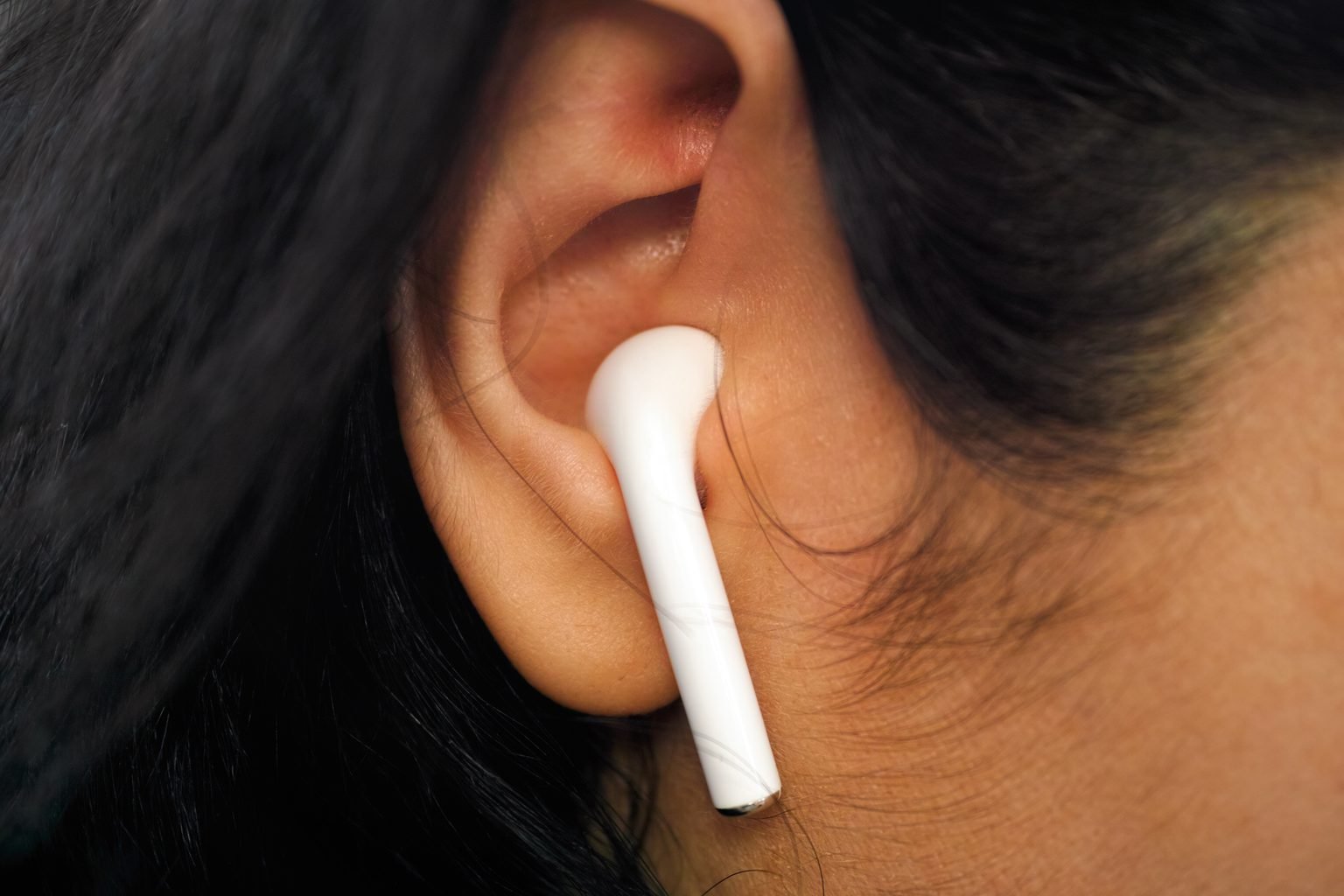 Wireless earbuds controversy