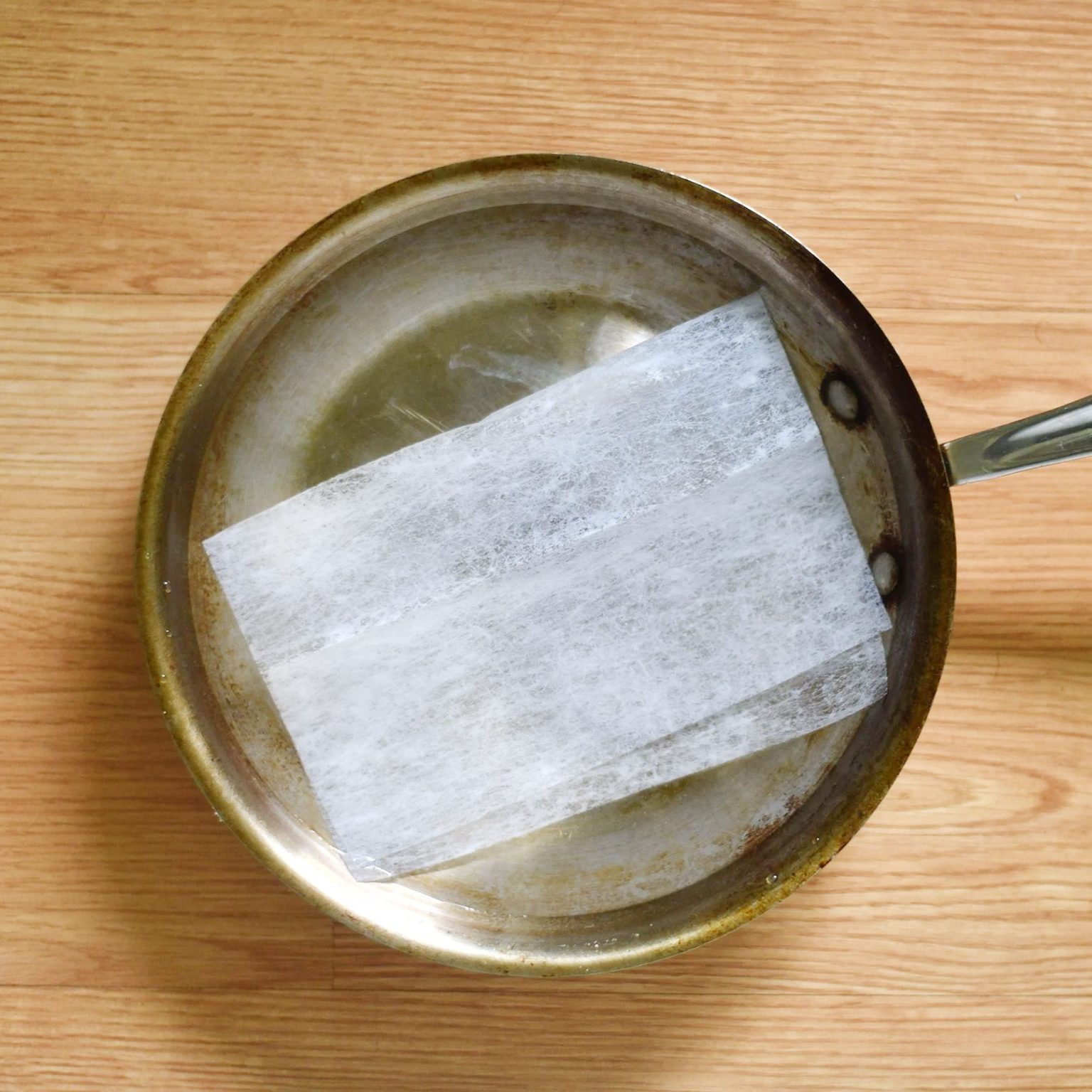 Easily scour pans