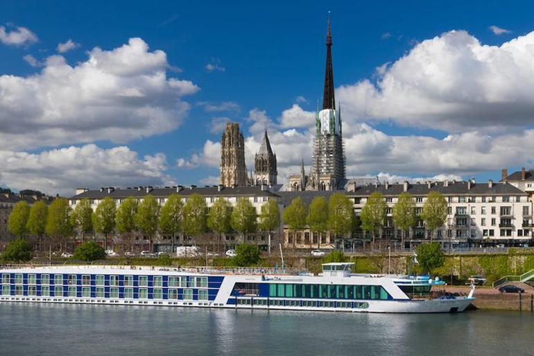 Travelling down the Seine with Disney