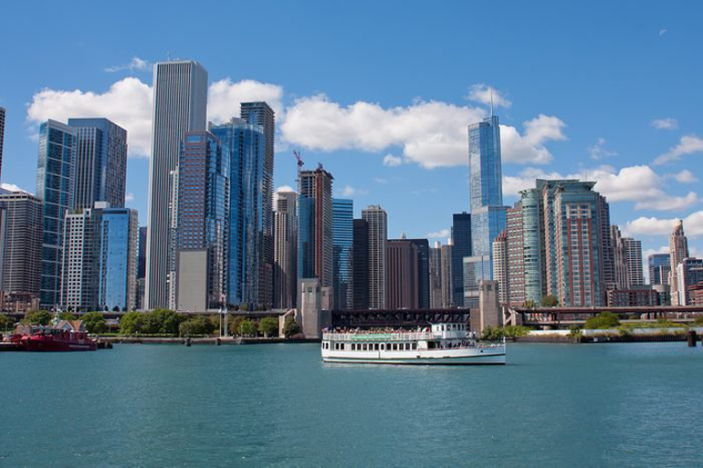 Architectural tours on the Chicago River
