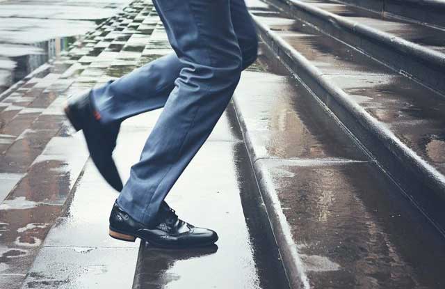 There’s a proven way to get less wet in the rain