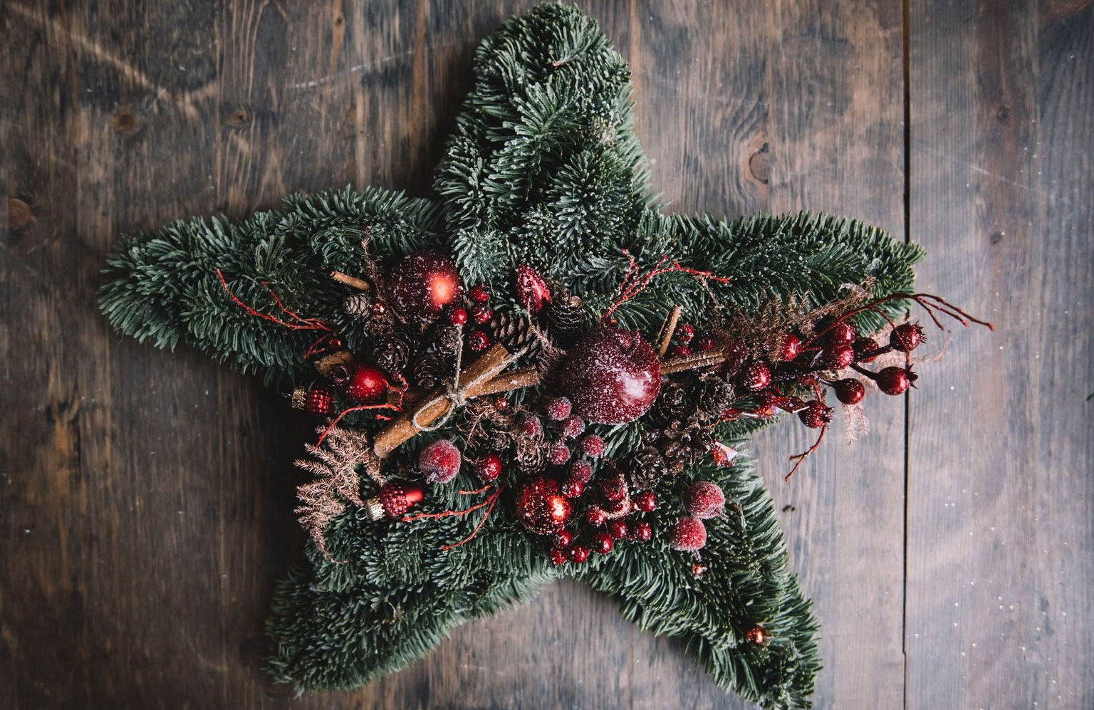 Frosted fruits Christmas star wreath