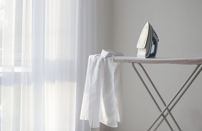 Clean your clothes iron