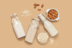 Oat milk vs Almond milk: which is better for your health?