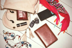 12 items you shouldn’t carry in your purse