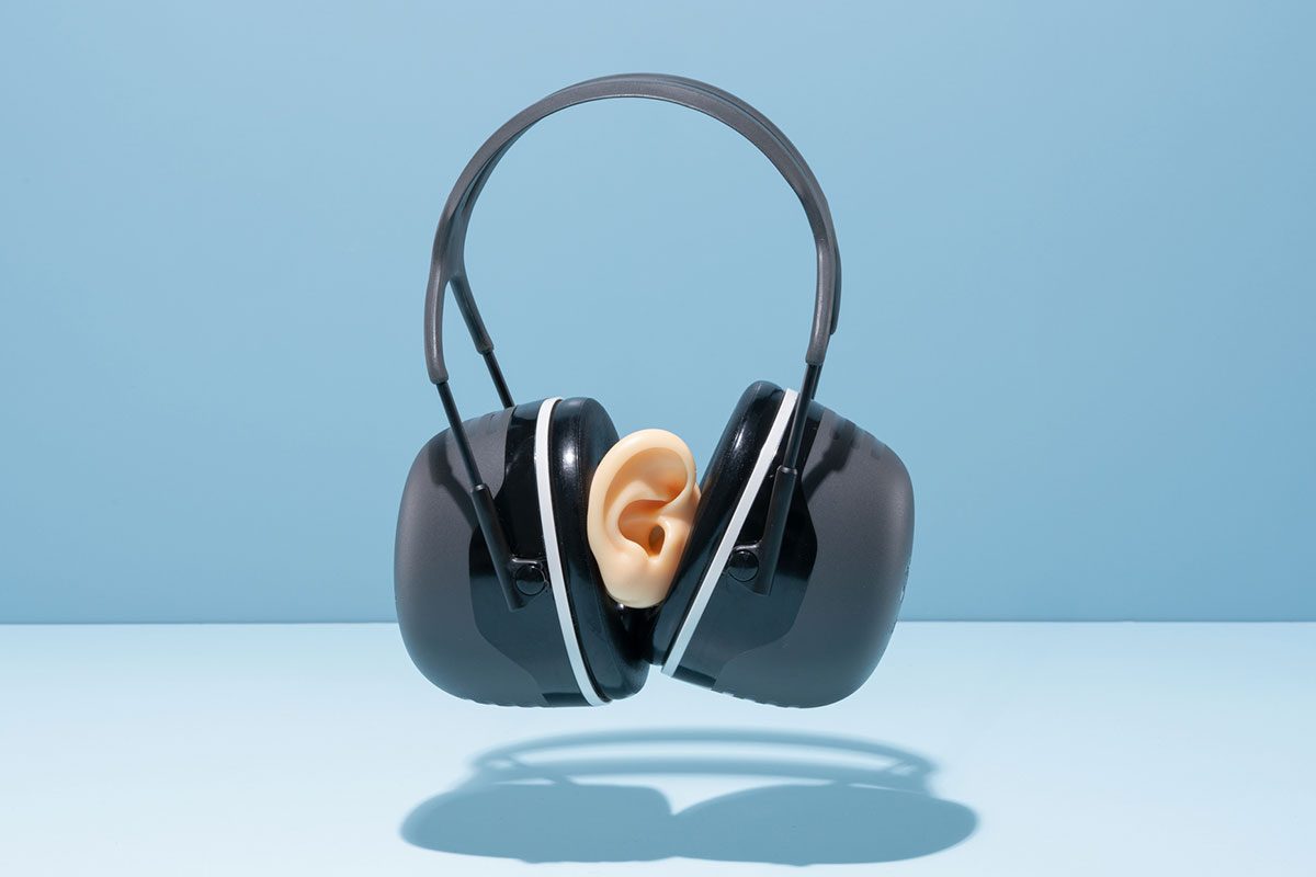How do people experience misophonia?