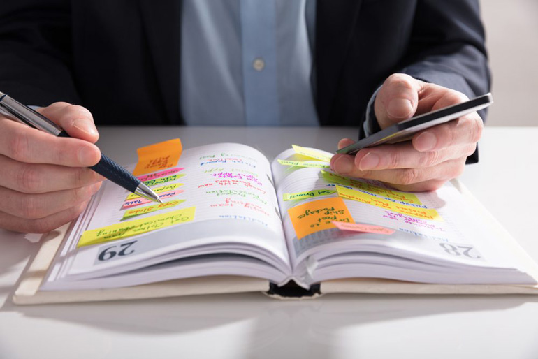 How does short-term memory work?