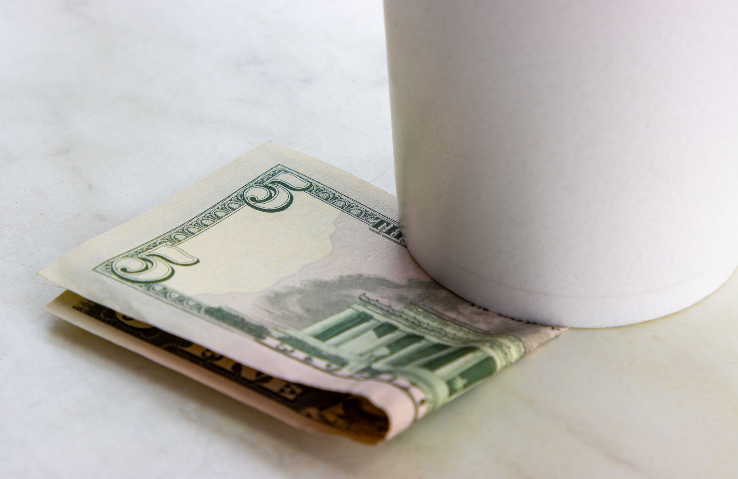 Overtipping or undertipping