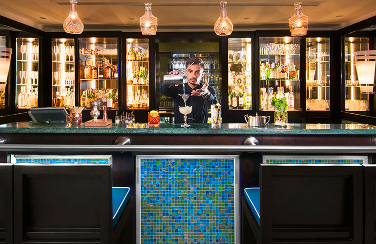 The dos and don’ts of bar etiquette