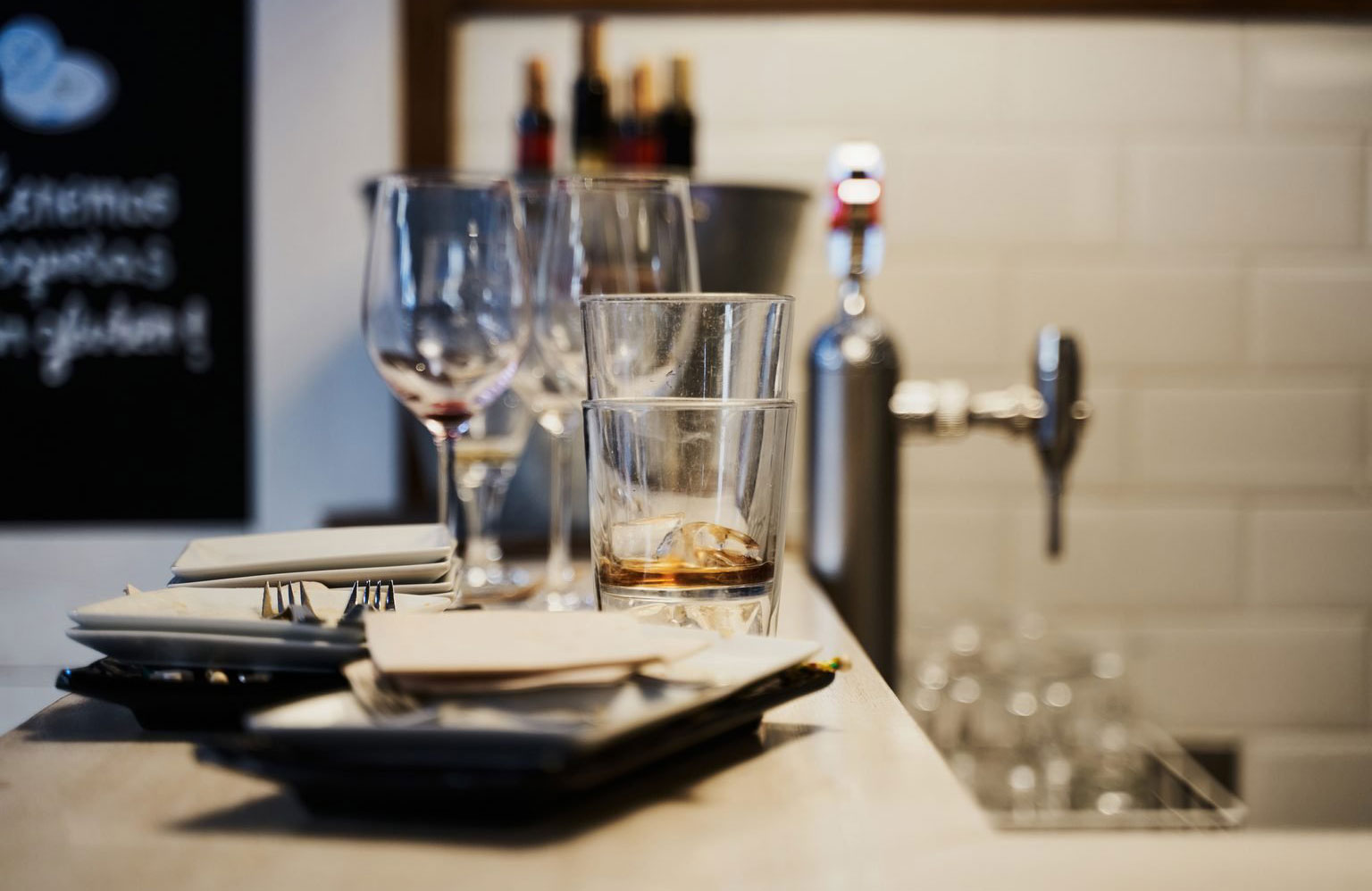 Stuffing napkins, straw wrappers or other rubbish into your cup