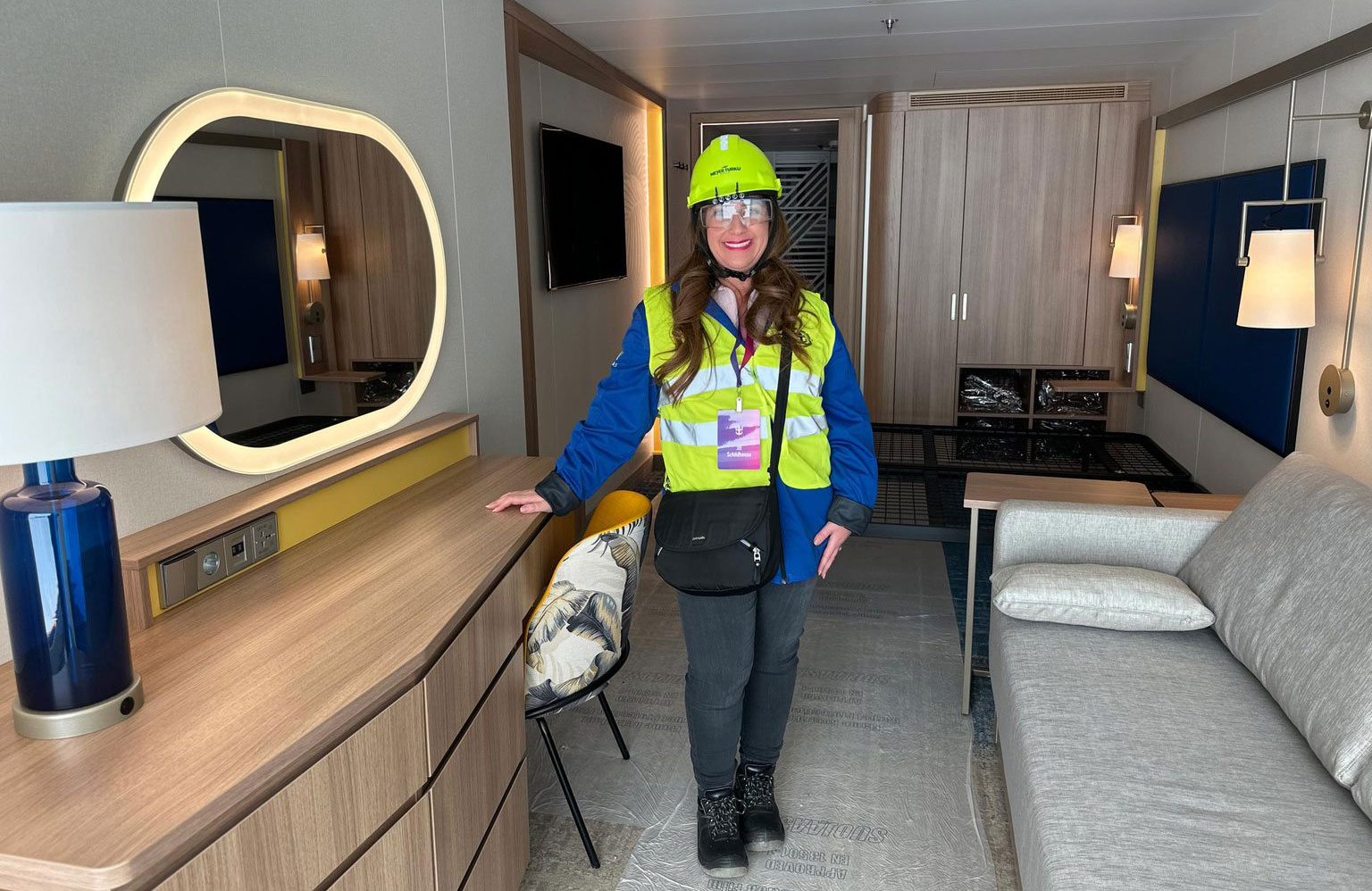 How can you score a room on the Icon of the Seas?