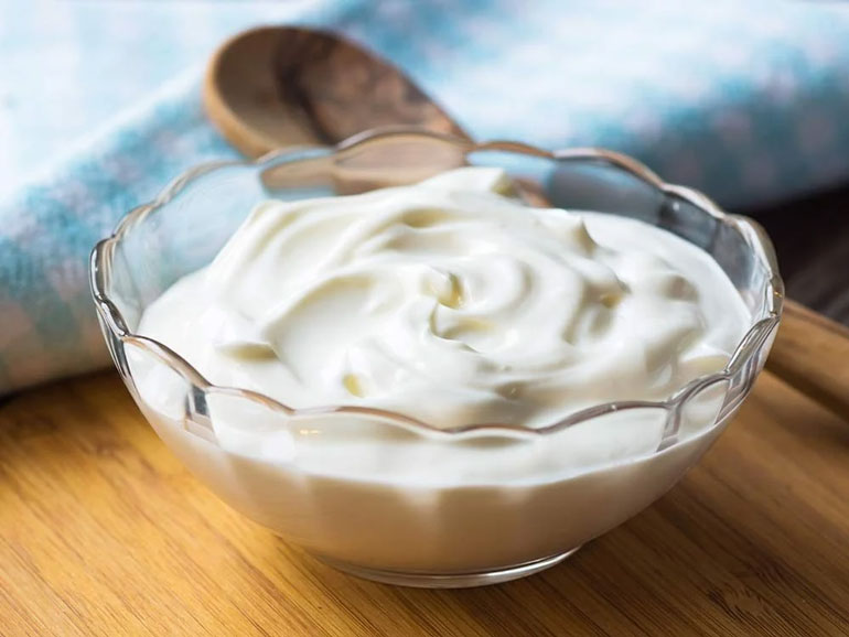 Yoghurt with active cultures